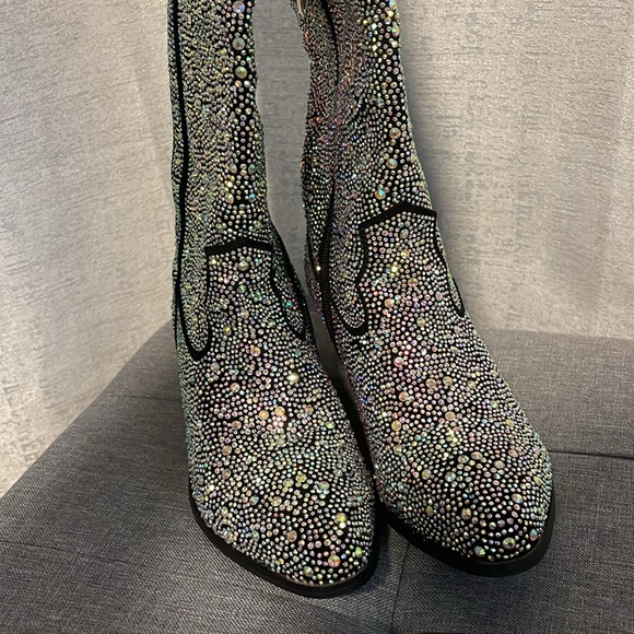 Bedazzled/Sparkly Cowboy Boots - Picture 3 of 4